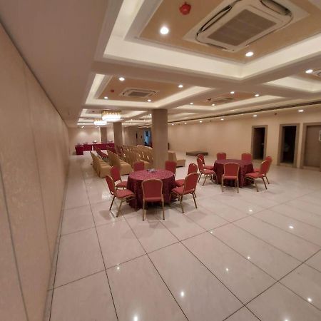 Acco Grand Hotel Lucknow Ngoại thất bức ảnh