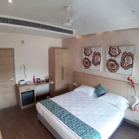Acco Grand Hotel Lucknow Ngoại thất bức ảnh