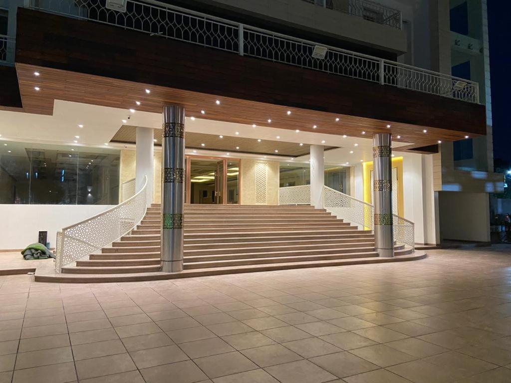 Acco Grand Hotel Lucknow Ngoại thất bức ảnh