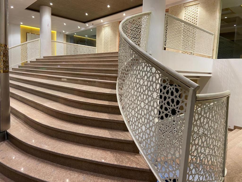 Acco Grand Hotel Lucknow Ngoại thất bức ảnh