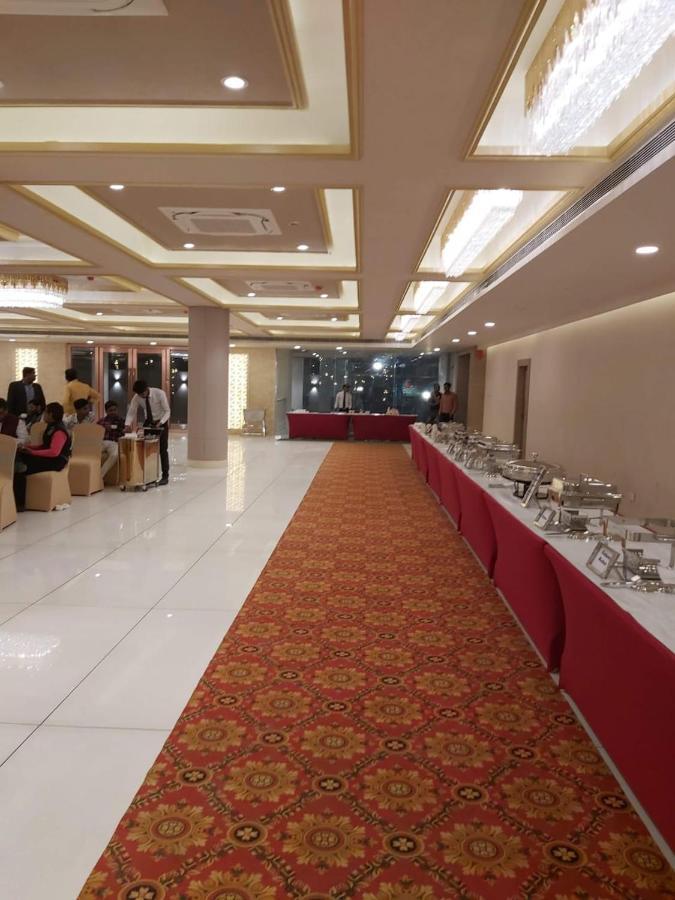 Acco Grand Hotel Lucknow Ngoại thất bức ảnh