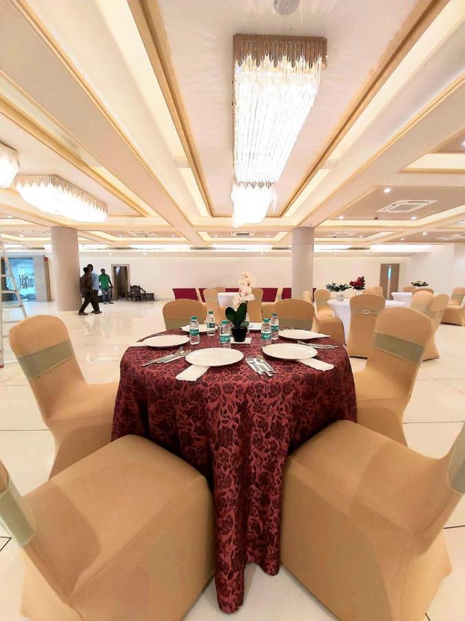 Acco Grand Hotel Lucknow Ngoại thất bức ảnh