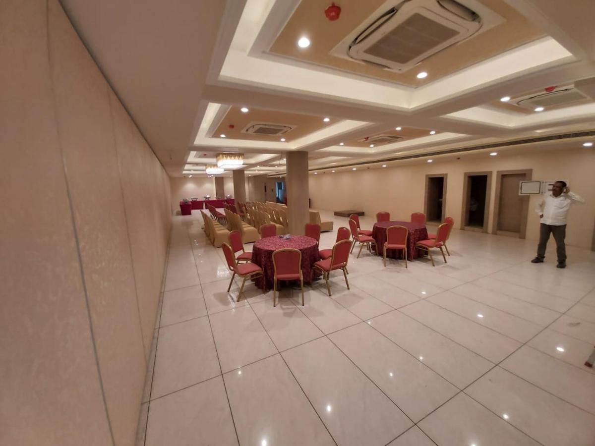 Acco Grand Hotel Lucknow Ngoại thất bức ảnh