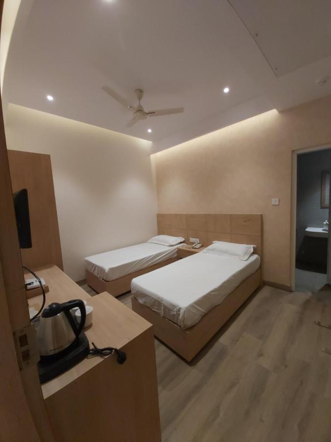 Acco Grand Hotel Lucknow Ngoại thất bức ảnh